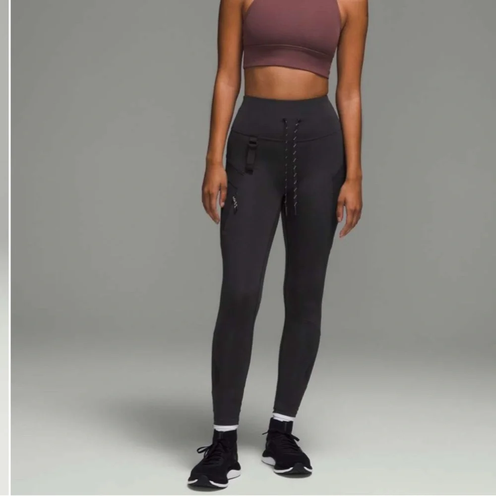 Lululemon Black Cargo Super-High-Rise Hiking Tight 25" Leggings Size 6 - Picture 1 of 12